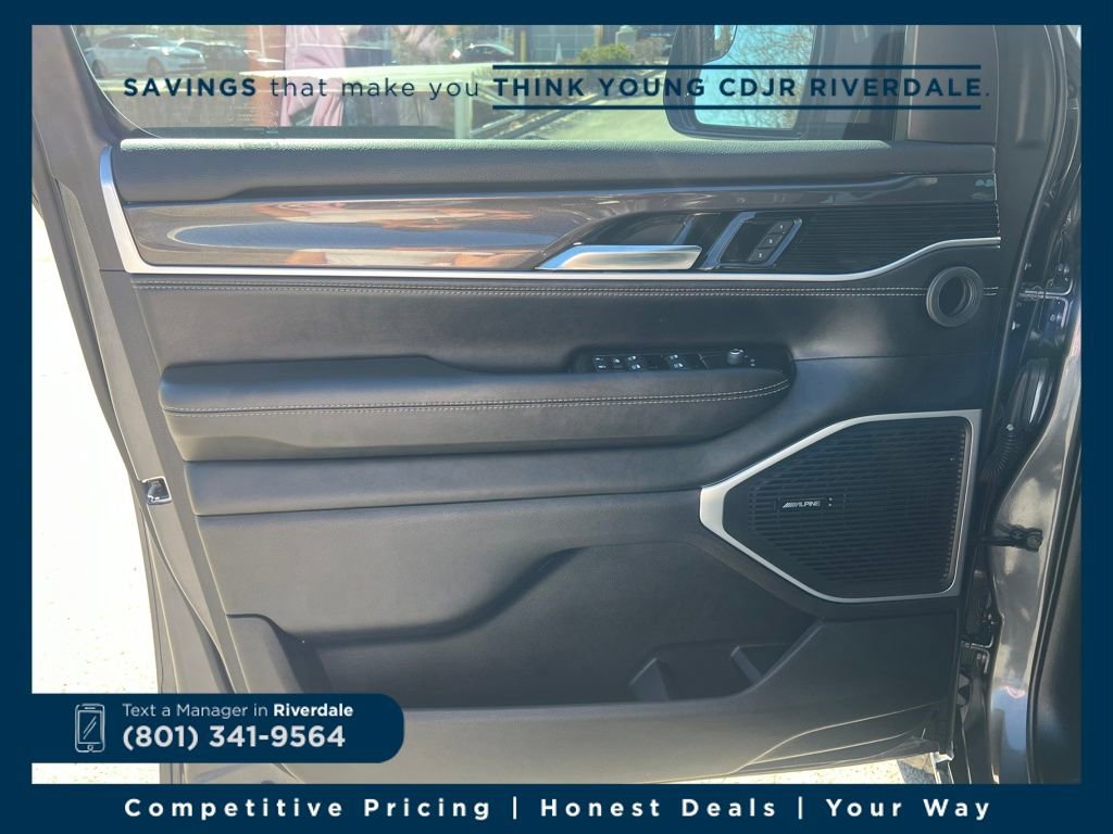 Used 2024 Jeep Wagoneer 4WD w/ HD Trailer Tow Package image 10