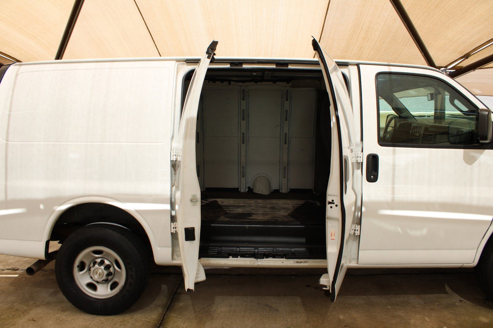 Used 2020 Chevrolet Express 2500 w/ Driver Convenience Package image 10