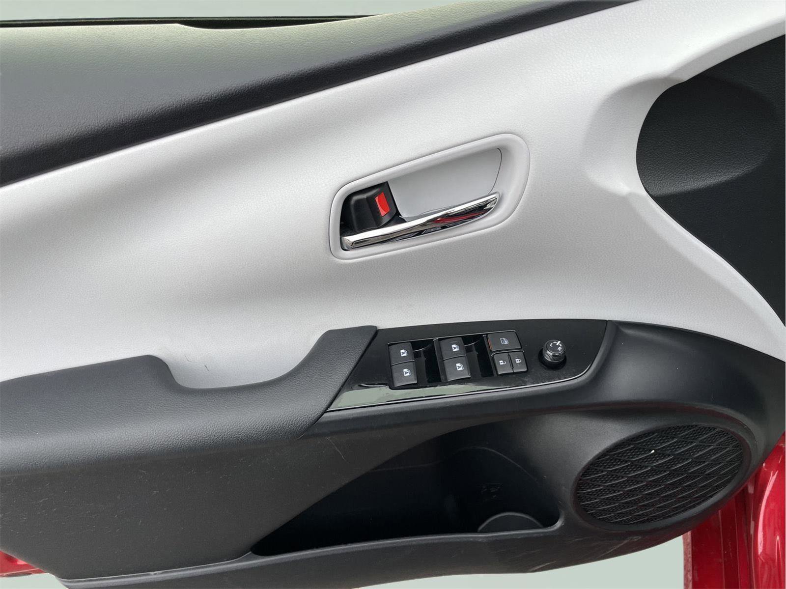 Used 2018 Toyota Prius Three image 22