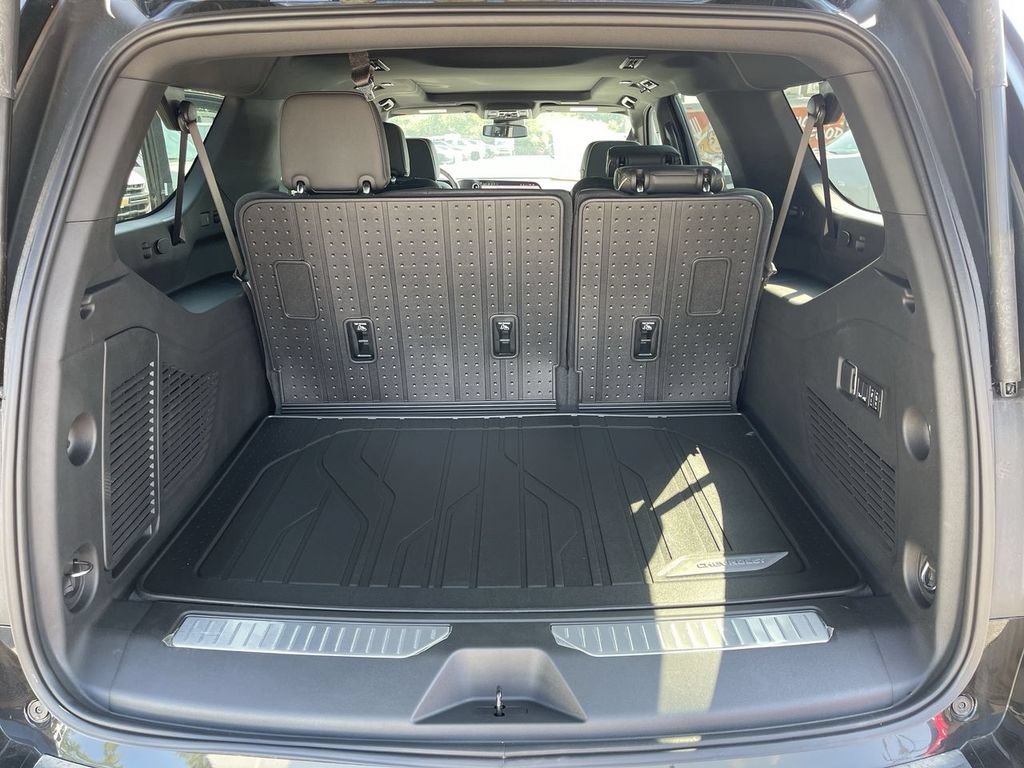 New 2026 Chevrolet Suburban Premier w/ Sun And Tow Package AWD/4WD image 25