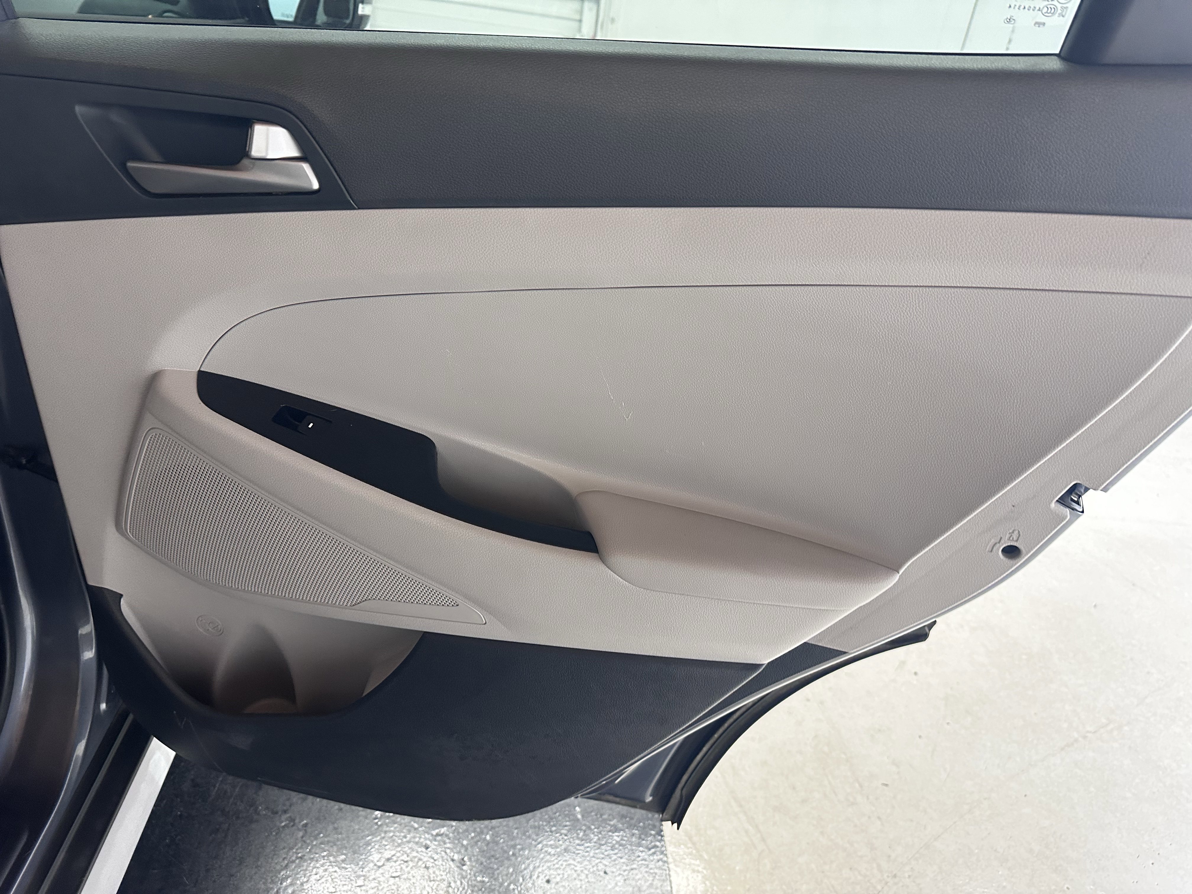 Used 2018 Hyundai Tucson Sport w/ Cargo Package image 31