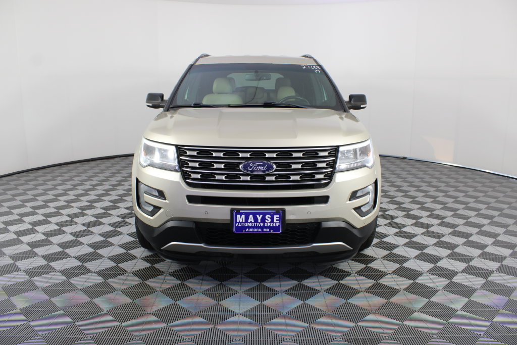Used 2017 Ford Explorer XLT w/ Equipment Group 202A AWD/4WD image 27