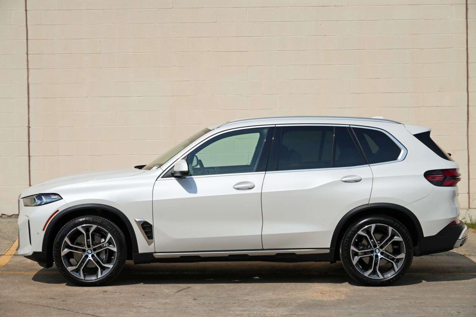 Used 2024 BMW X5 sDrive40i w/ Premium Package RWD image 53