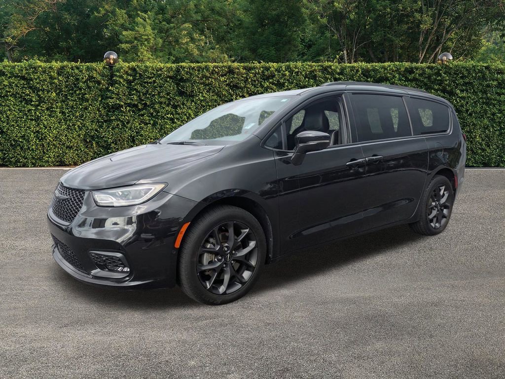 Used 2021 Chrysler Pacifica Limited w/ Uconnect Theater Family Group image 8
