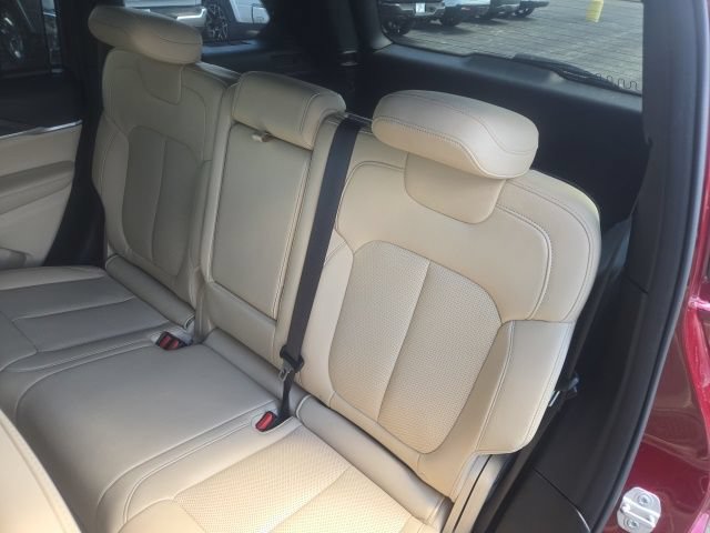 Used 2024 Jeep Grand Cherokee Limited w/ Luxury Tech Group II AWD/4WD image 18