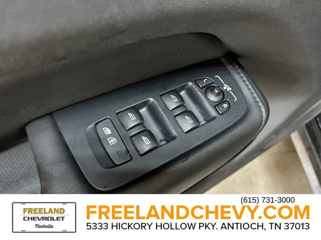 Used 2023 Volvo XC60 B5 Plus image 23