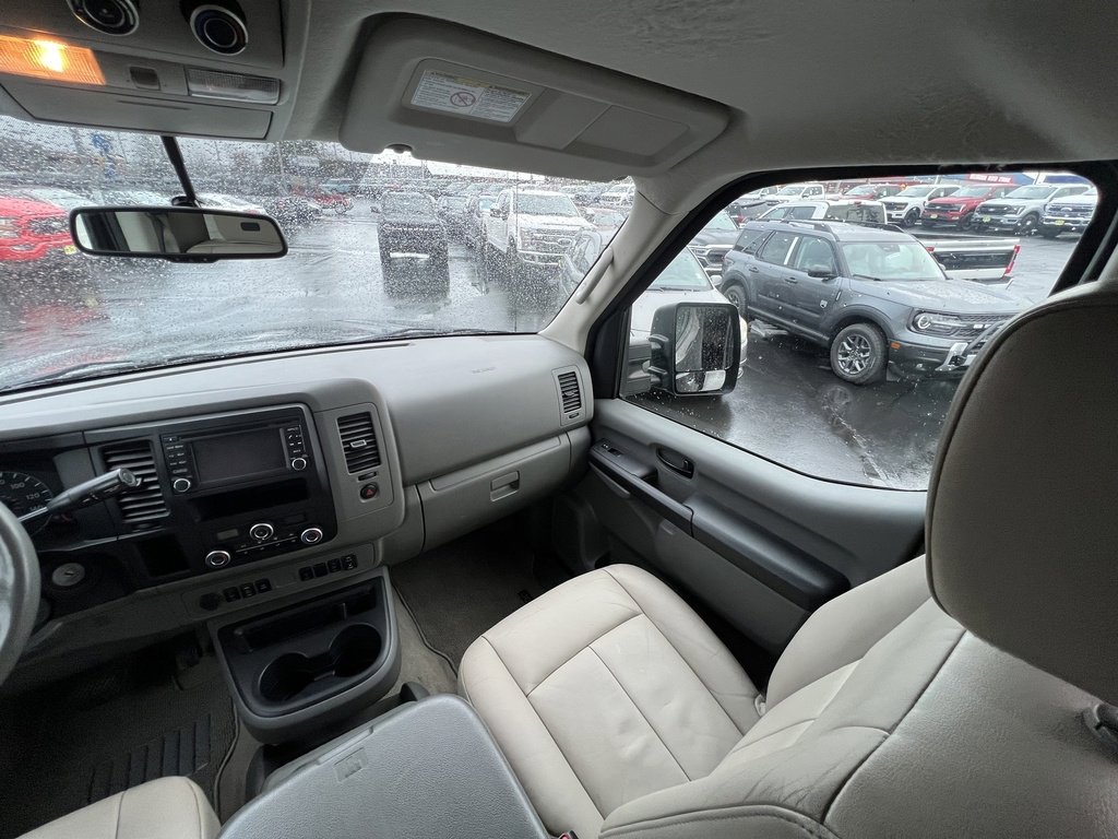 Used 2019 Nissan NV 3500 SL image 18