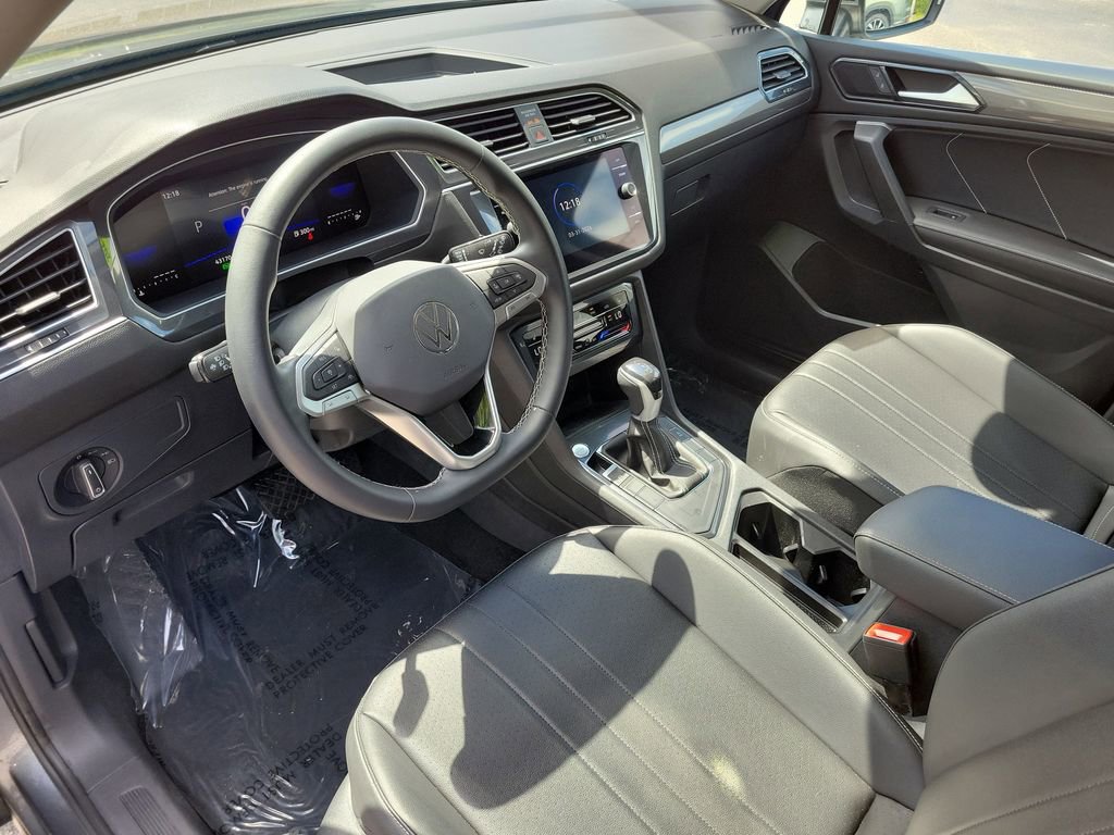Used 2023 Volkswagen Tiguan SE image 21