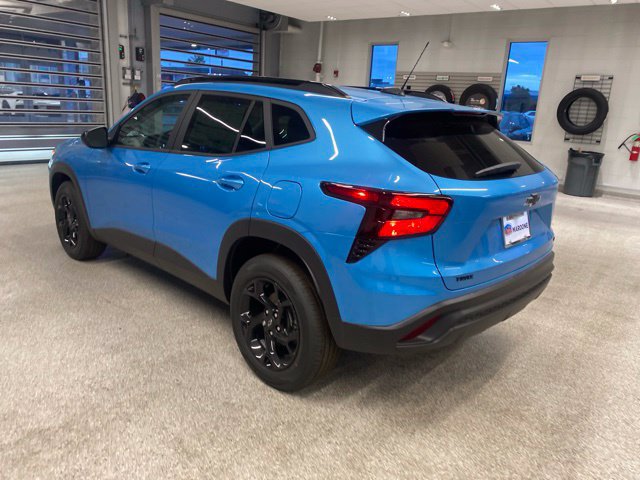 New 2026 Chevrolet Trax LT w/ Midnight Edition FWD image 8