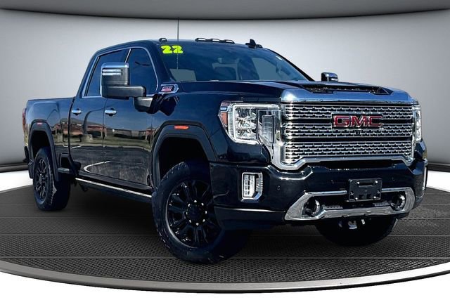 Used 2022 GMC Sierra 3500 Denali w/ Denali Black Diamond Edition image 3