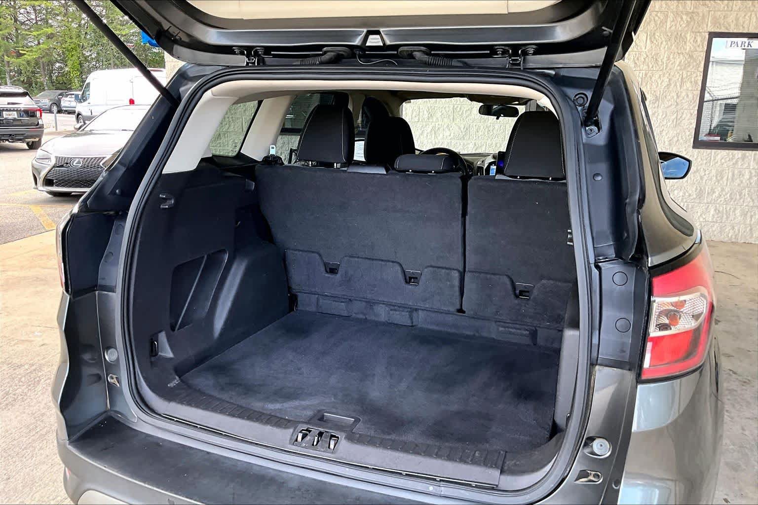 Used 2017 Ford Escape SE w/ Equipment Group 201A FWD image 32