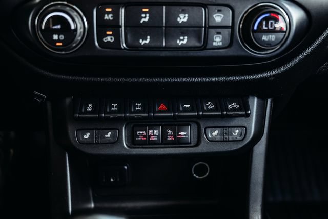 Used 2019 Chevrolet Colorado ZR2 w/ Colorado ZR2 Bison Edition AWD/4WD image 21