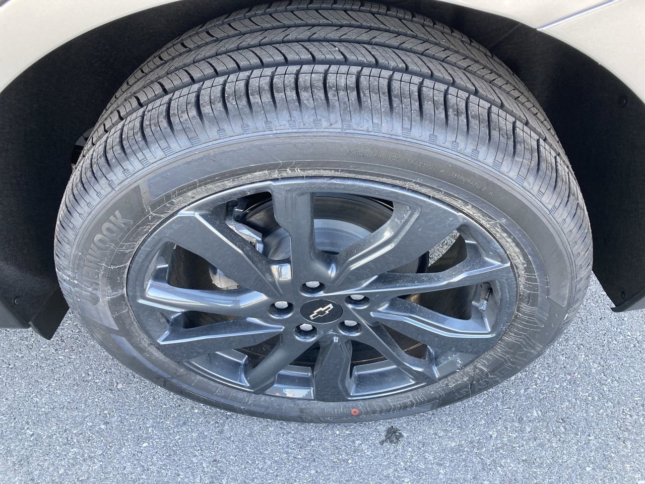 Used 2022 Chevrolet Equinox RS w/ LPO, Floor Liner Package AWD/4WD image 9