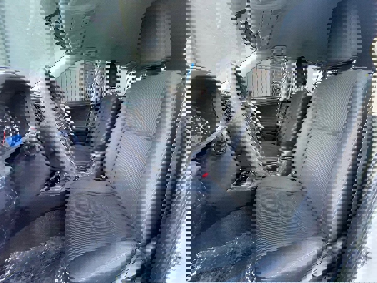 Used 2016 Toyota RAV4 LE image 10