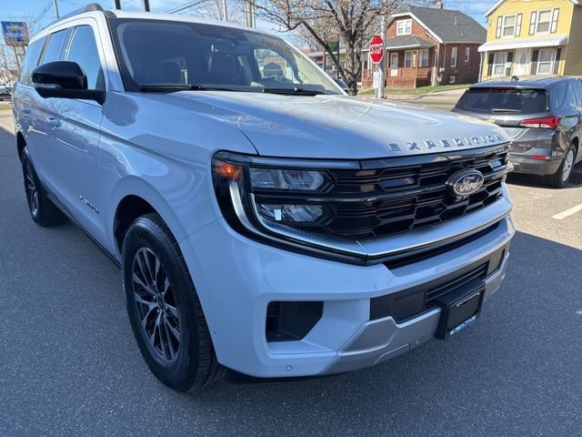 Used 2025 Ford Expedition Platinum image 4