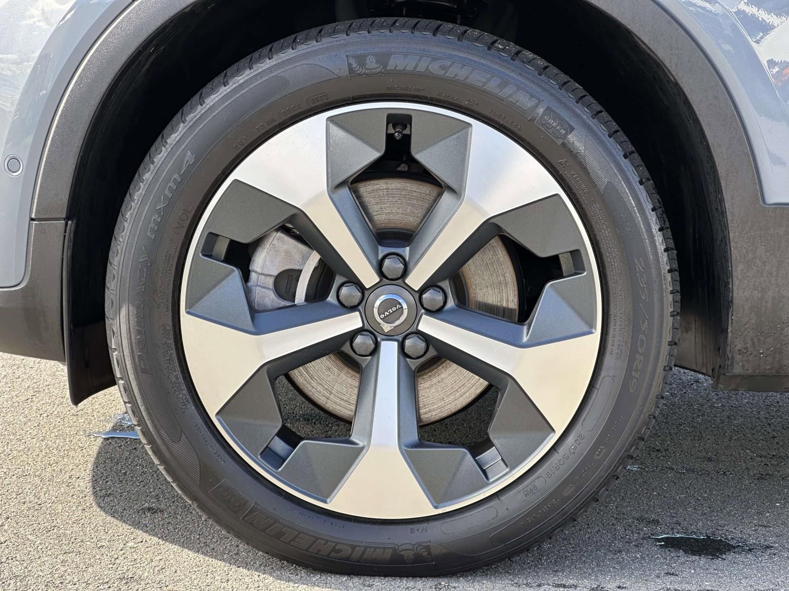 Used 2023 Volvo XC40 B5 Plus w/ Driver Assist Package image 7