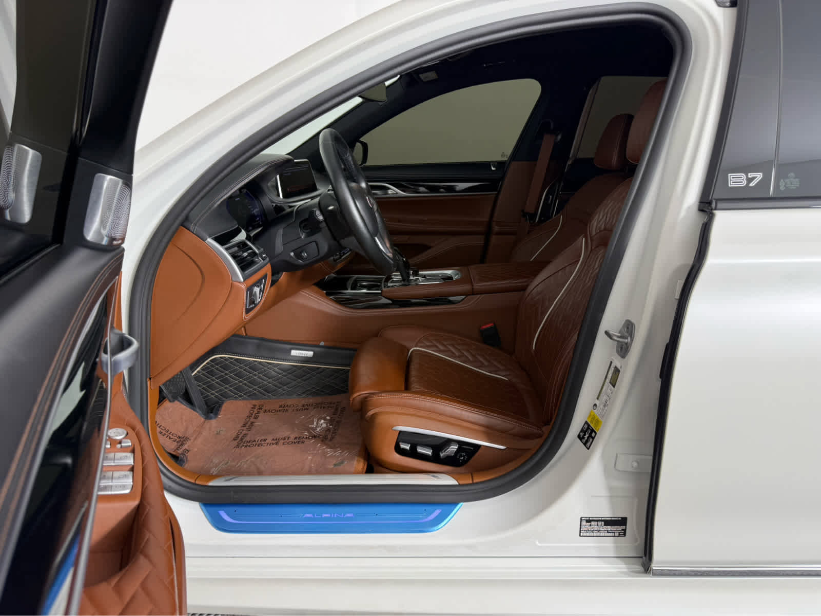 Certified 2022 BMW ALPINA B7 xDrive w/ Luxury Rear Seating Package image 9