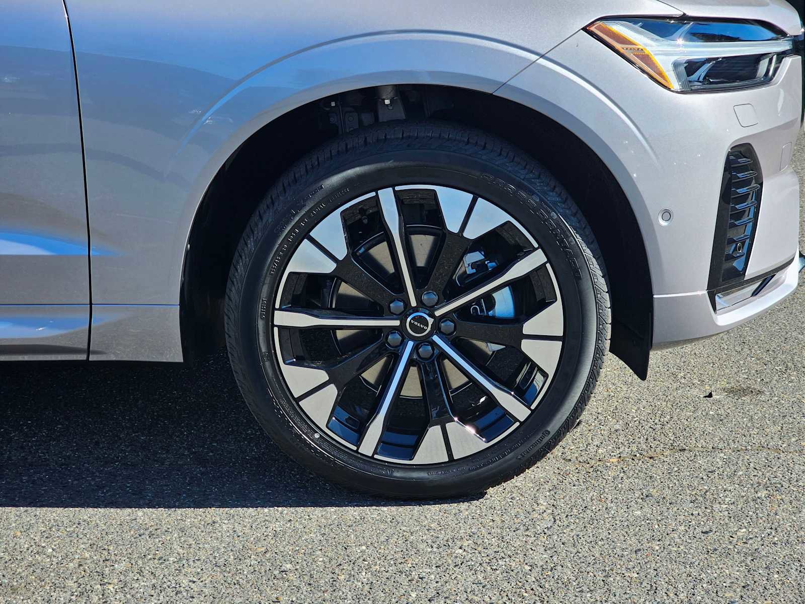 New 2026 Volvo XC60 B5 Plus w/ Protection Package Premier image 9