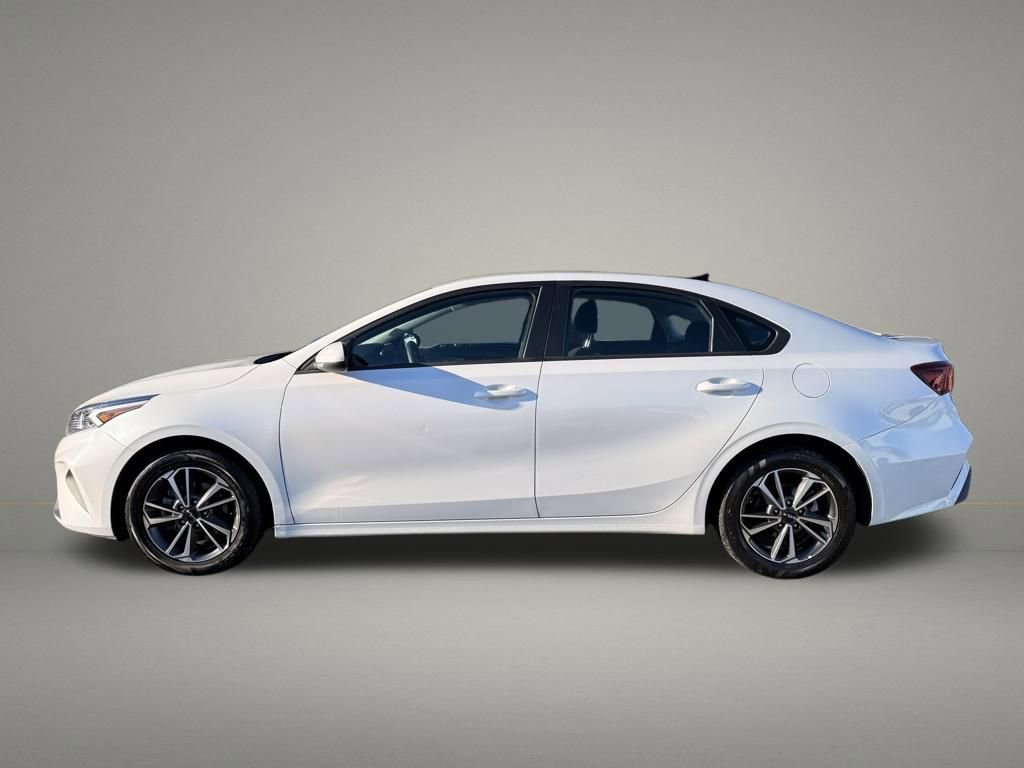 Used 2023 Kia Forte LXS image 2