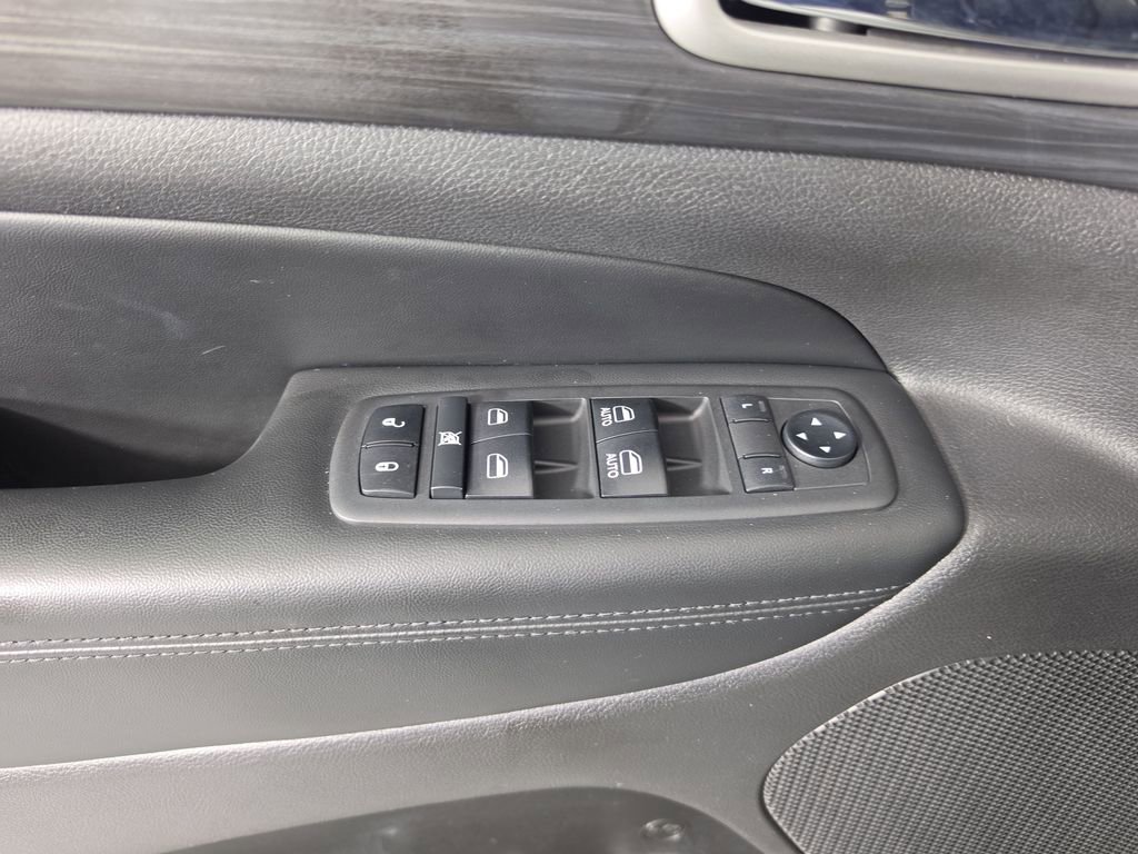 Used 2019 Jeep Grand Cherokee Laredo w/ Laredo X Package AWD/4WD image 11