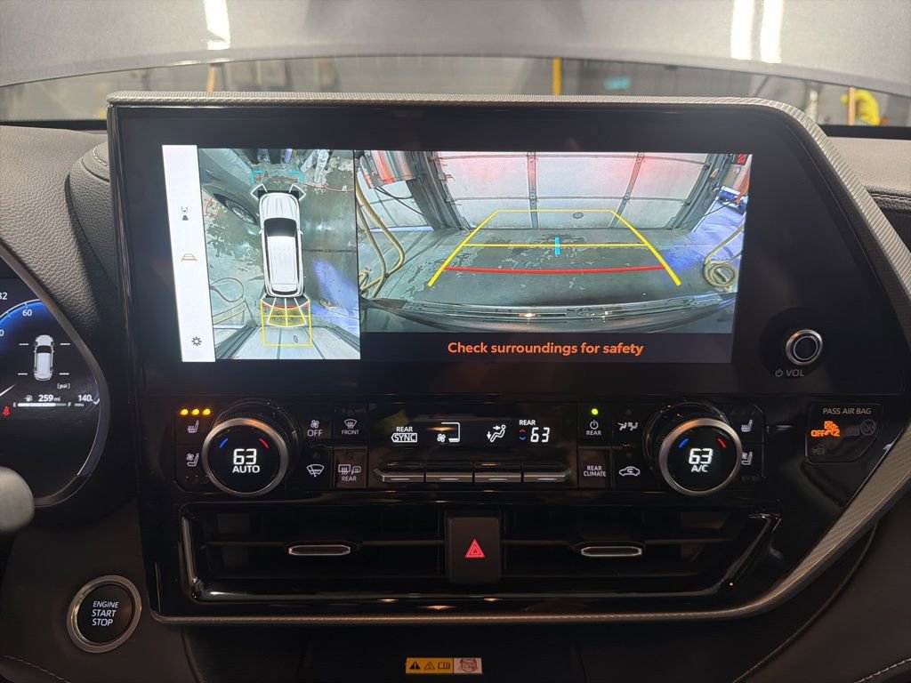 Used 2024 Toyota Highlander Platinum image 16