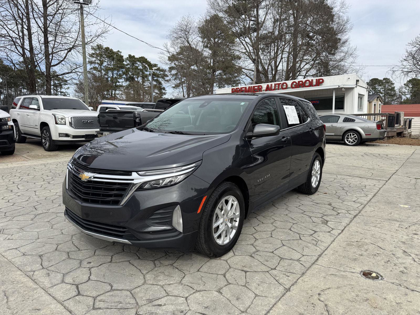 Used 2022 Chevrolet Equinox LT image 1