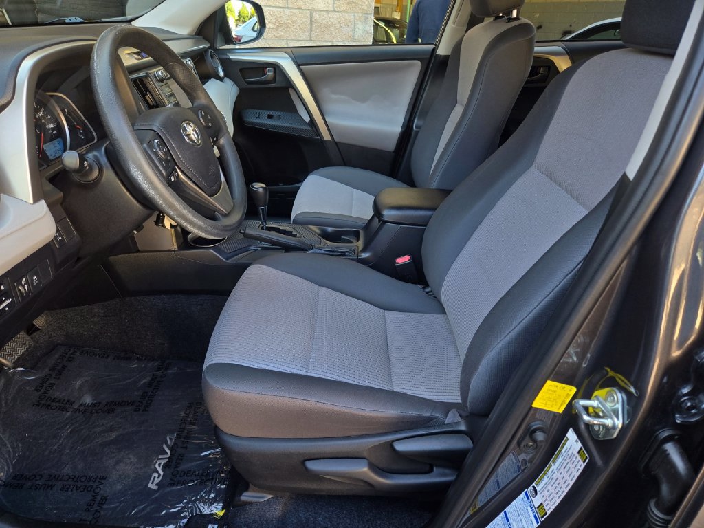 Used 2015 Toyota RAV4 LE AWD/4WD image 17