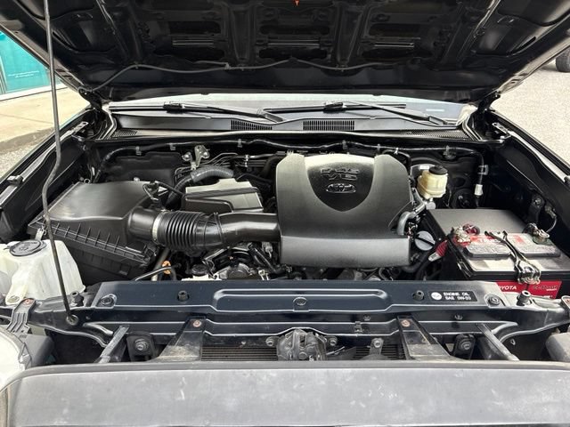Used 2017 Toyota Tacoma TRD Sport w/ Tow Package (A/T) AWD/4WD image 35
