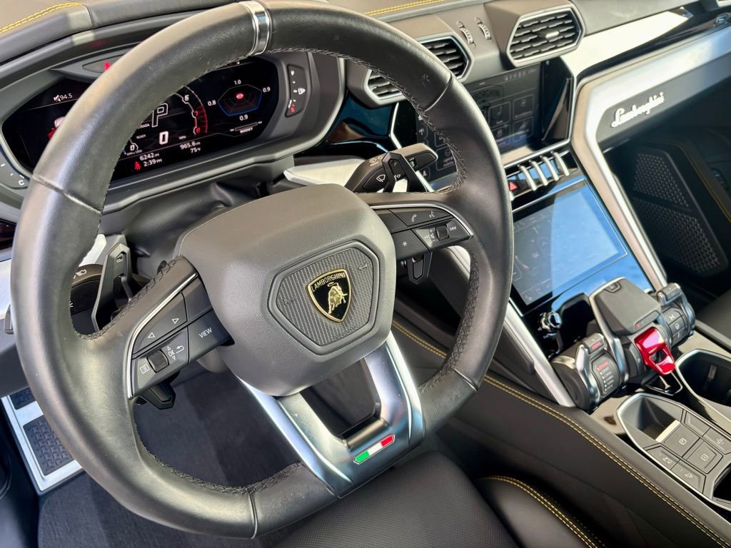 Used 2022 Lamborghini Urus image 14