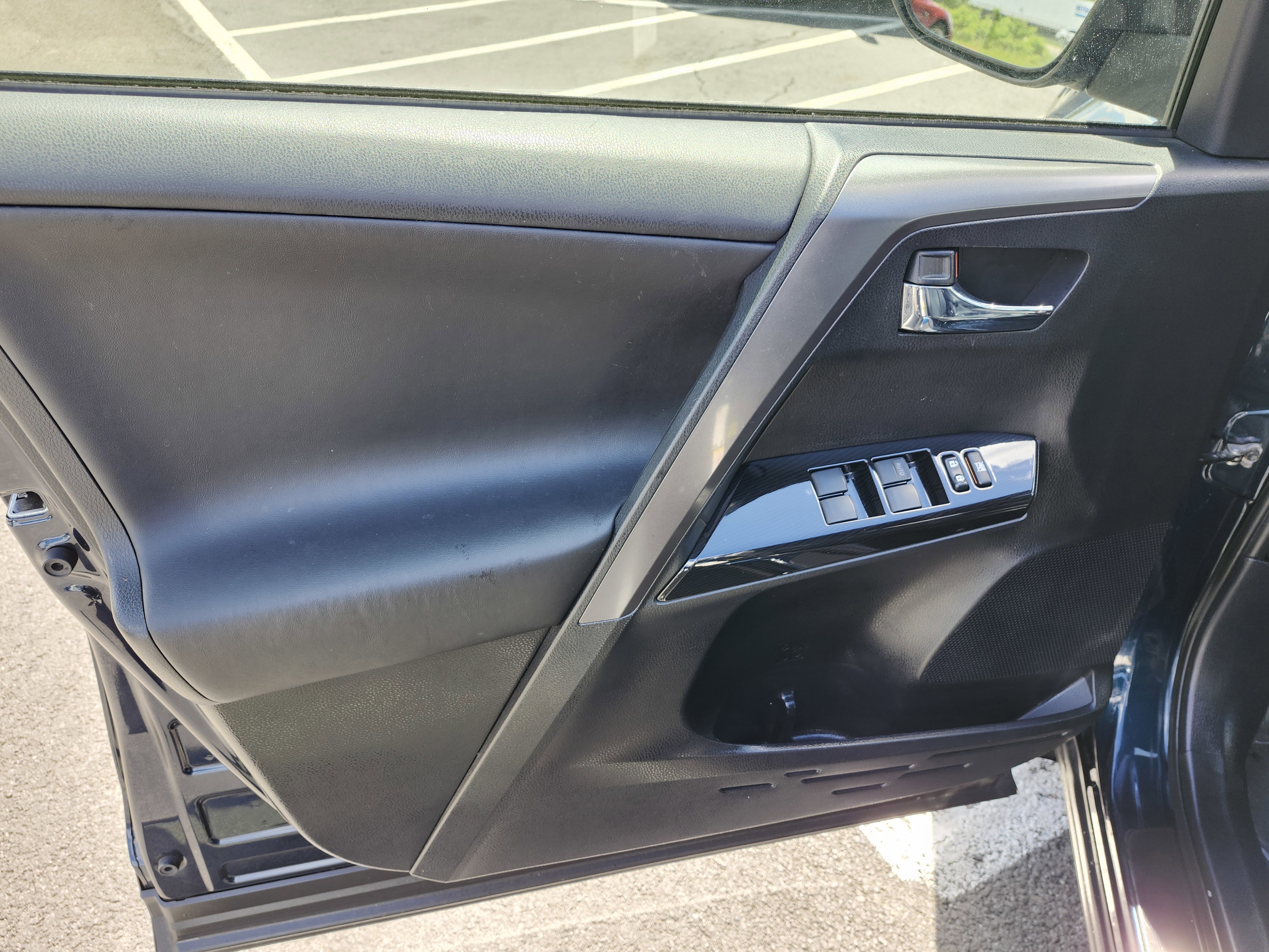 Used 2017 Toyota RAV4 SE FWD image 28