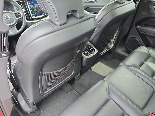 Used 2022 Volvo XC60 B5 Inscription image 11