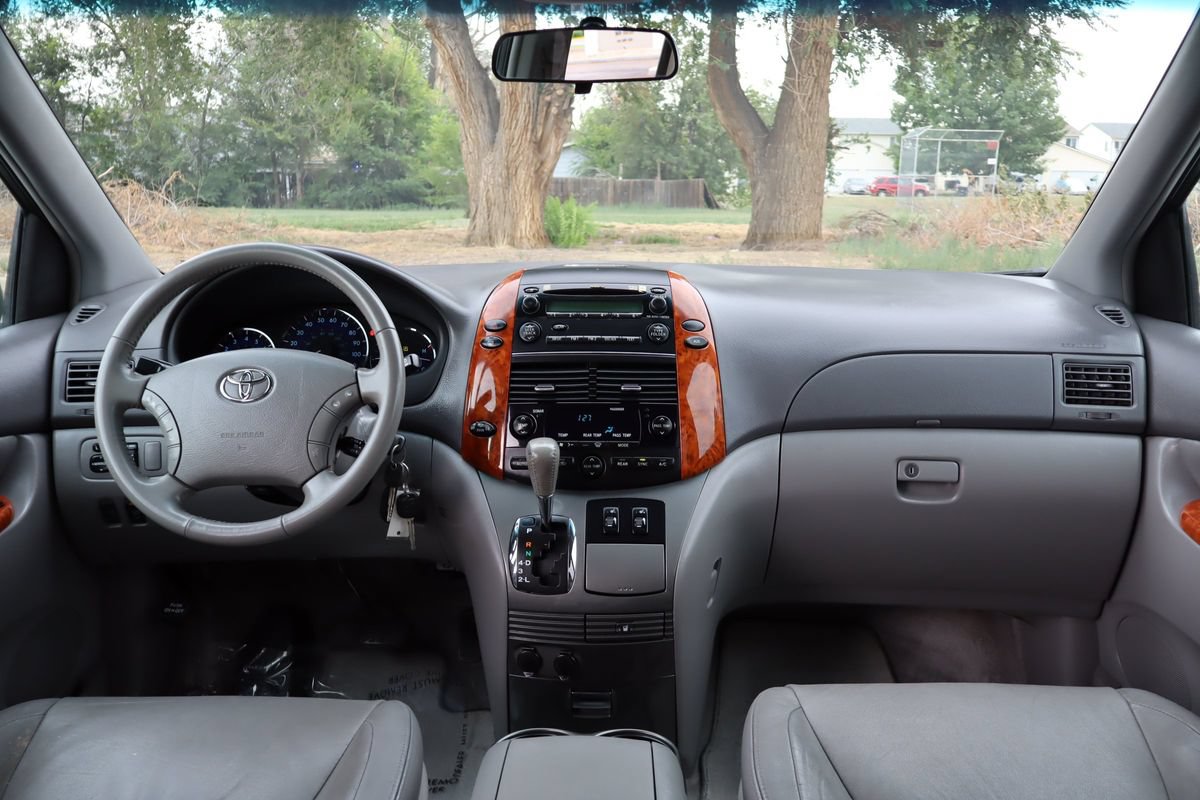 Used 2009 Toyota Sienna XLE FWD image 16