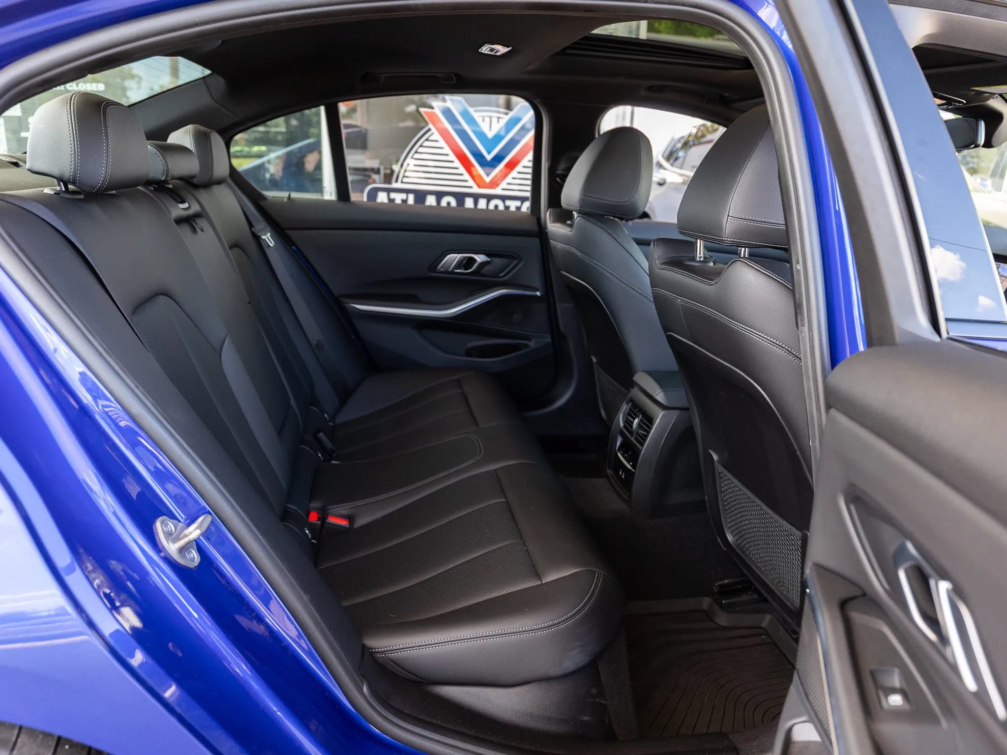 Used 2022 BMW 330i Sedan w/ M Sport Package RWD image 25