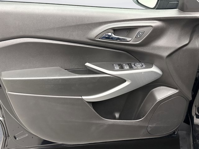 Used 2025 Chevrolet Trax RS image 9