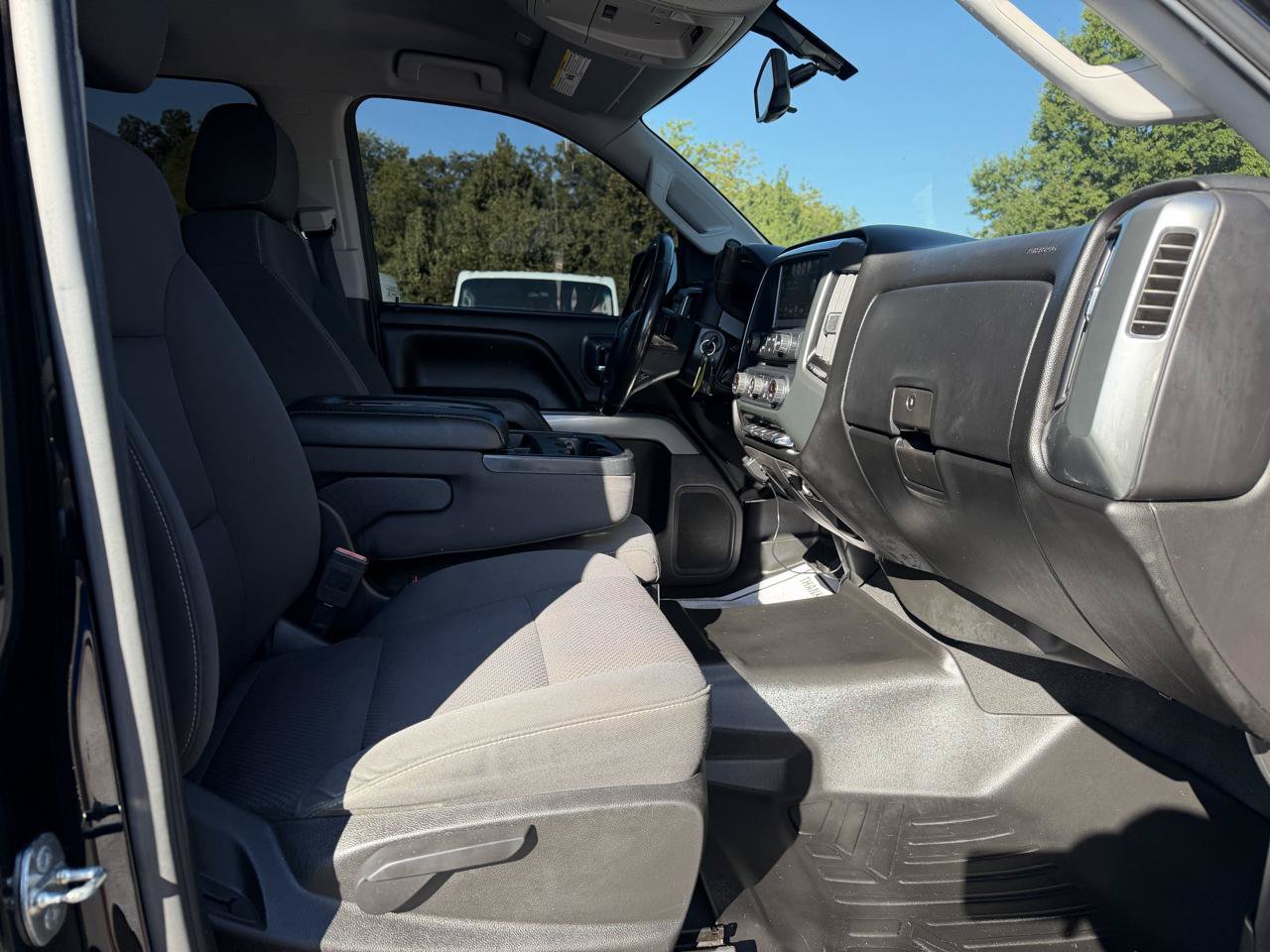 Used 2018 Chevrolet Silverado 1500 LT w/ All Star Edition AWD/4WD image 12