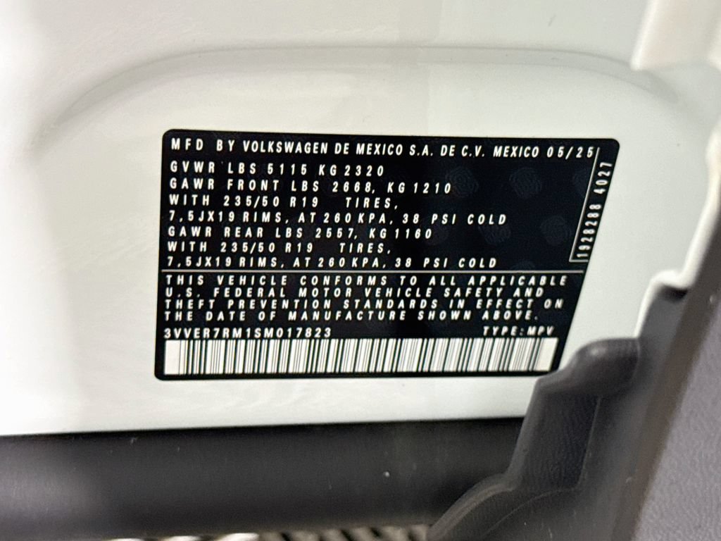 Used 2025 Volkswagen Tiguan SE AWD/4WD image 35