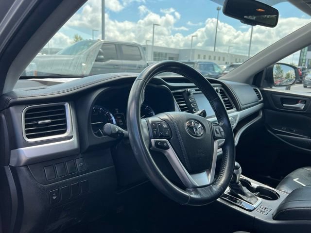 Used 2014 Toyota Highlander XLE AWD/4WD image 9
