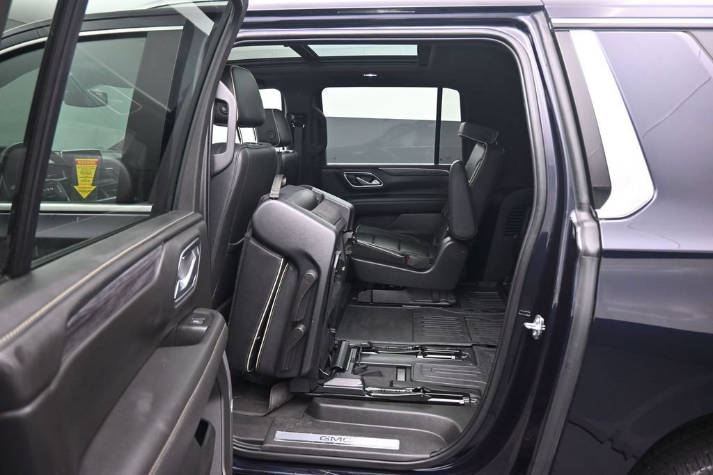 Used 2022 GMC Yukon XL SLT w/ SLT Premium Package AWD/4WD image 42