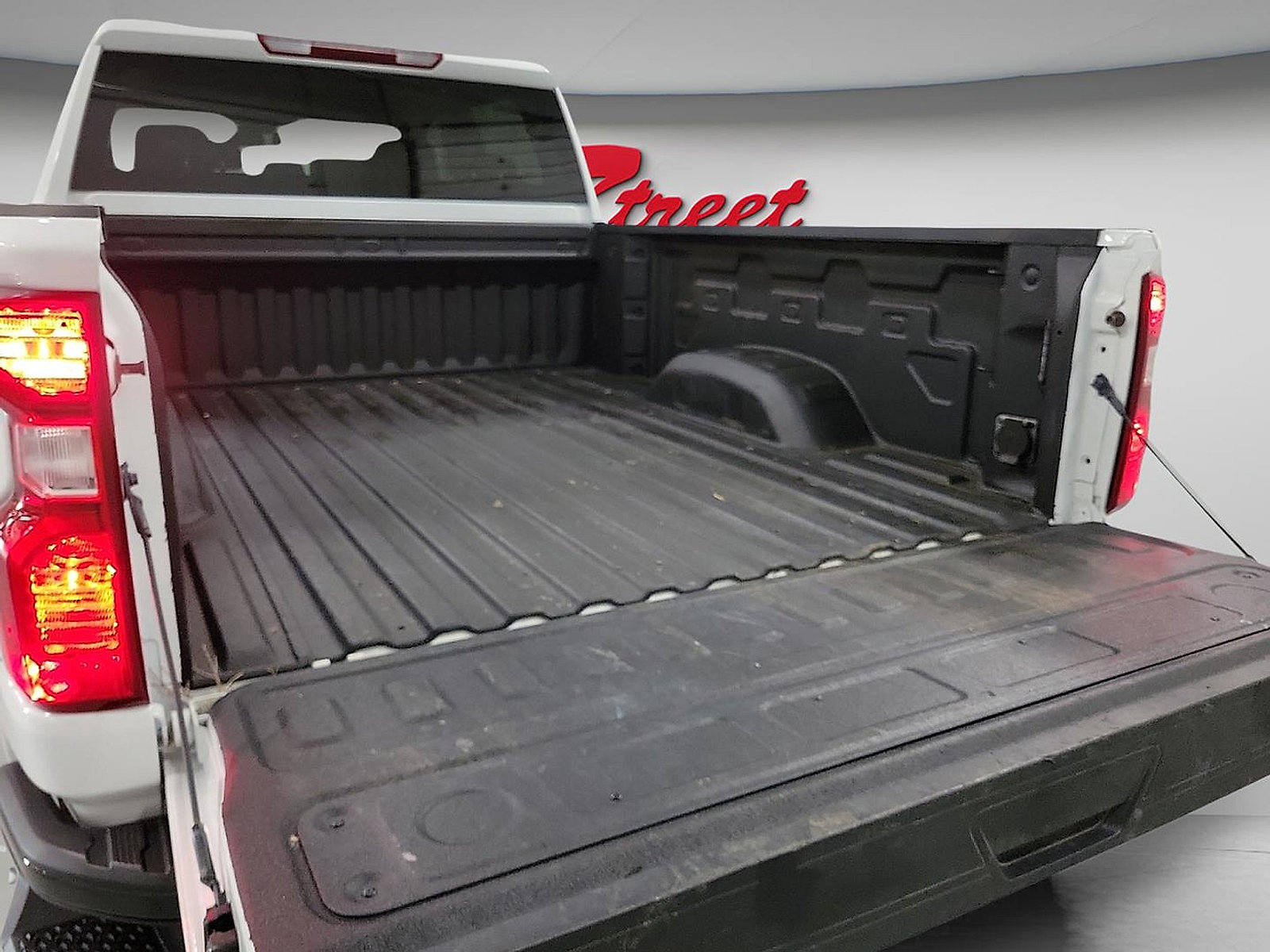 Used 2025 Chevrolet Silverado 2500 Custom w/ Custom Value Package AWD/4WD image 7