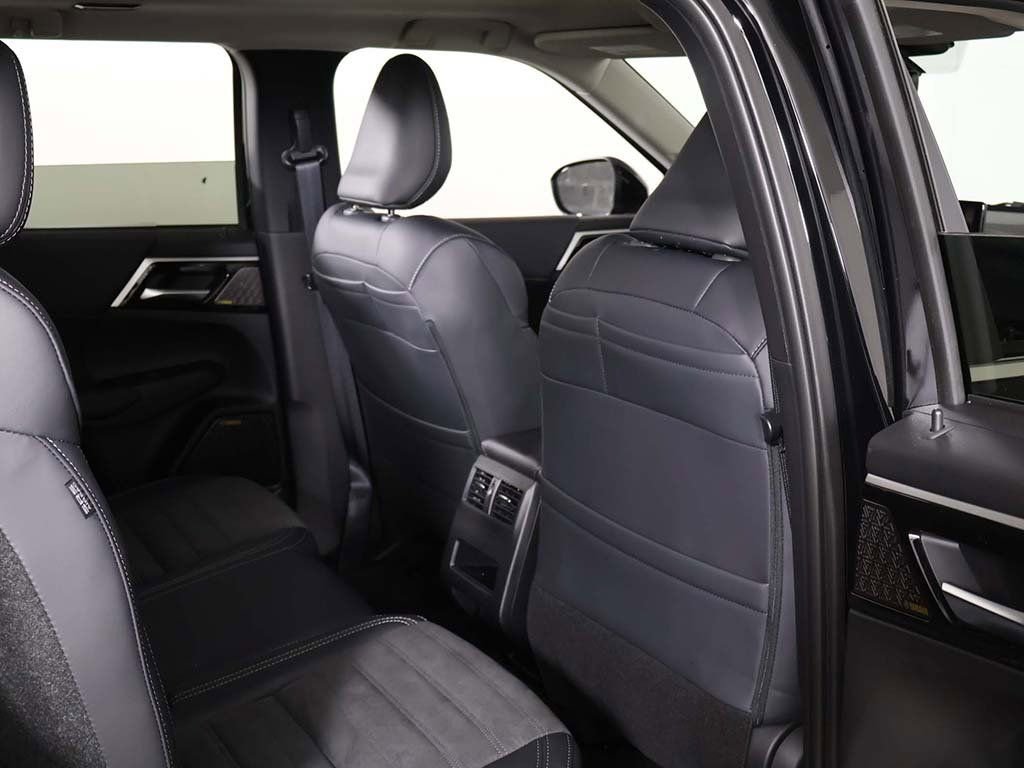 New 2025 Mitsubishi Outlander SE FWD image 32