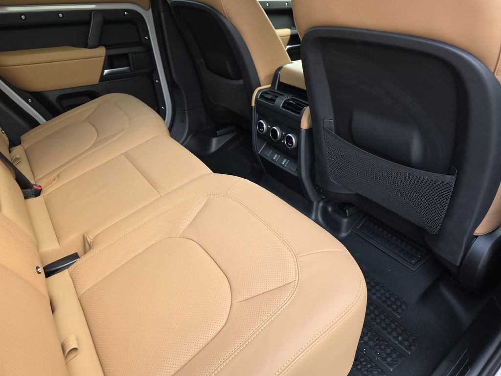 New 2026 Land Rover Defender 110 X-Dynamic SE image 11