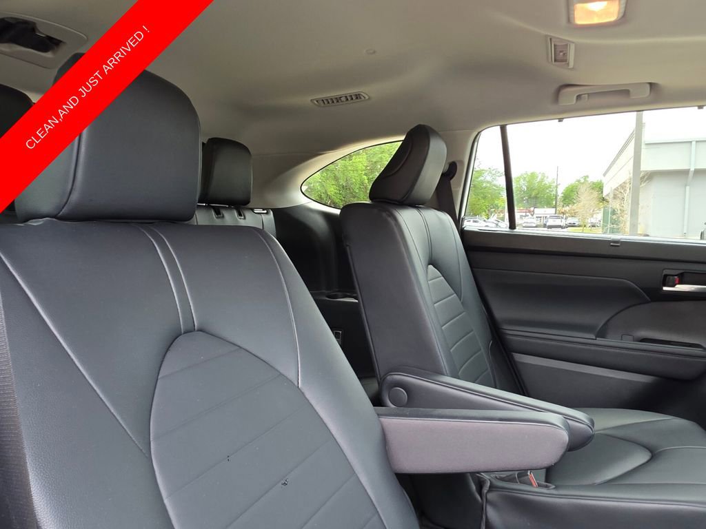 Used 2023 Toyota Highlander XLE image 18