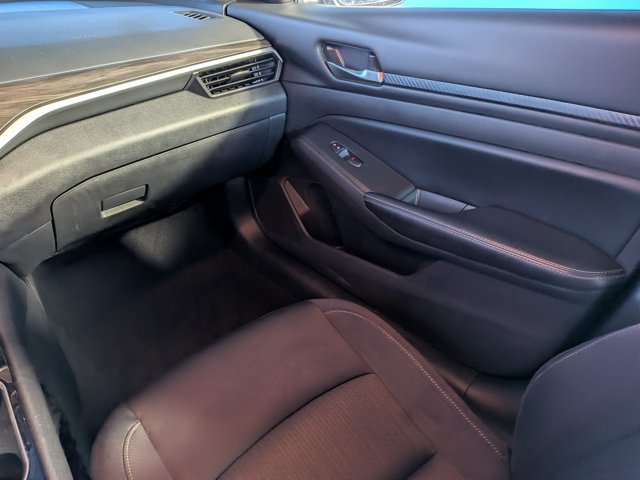 Used 2024 Nissan Altima 2.5 SV FWD image 16