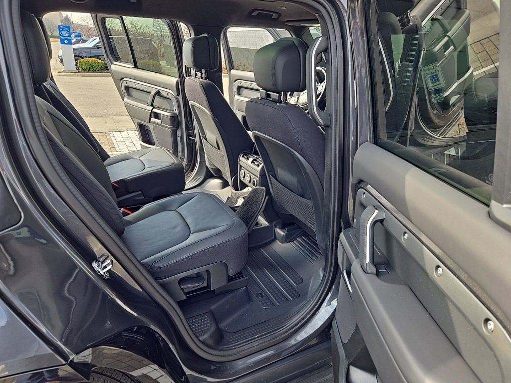 Certified 2025 Land Rover Defender 130 V8 image 19