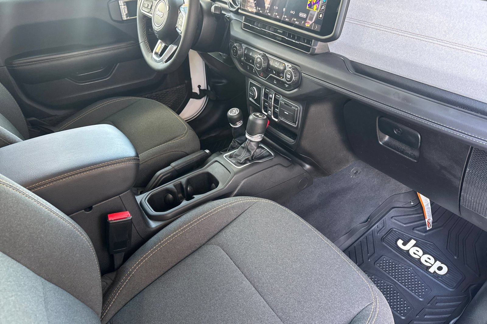 Used 2025 Jeep Wrangler Unlimited Sahara AWD/4WD image 17
