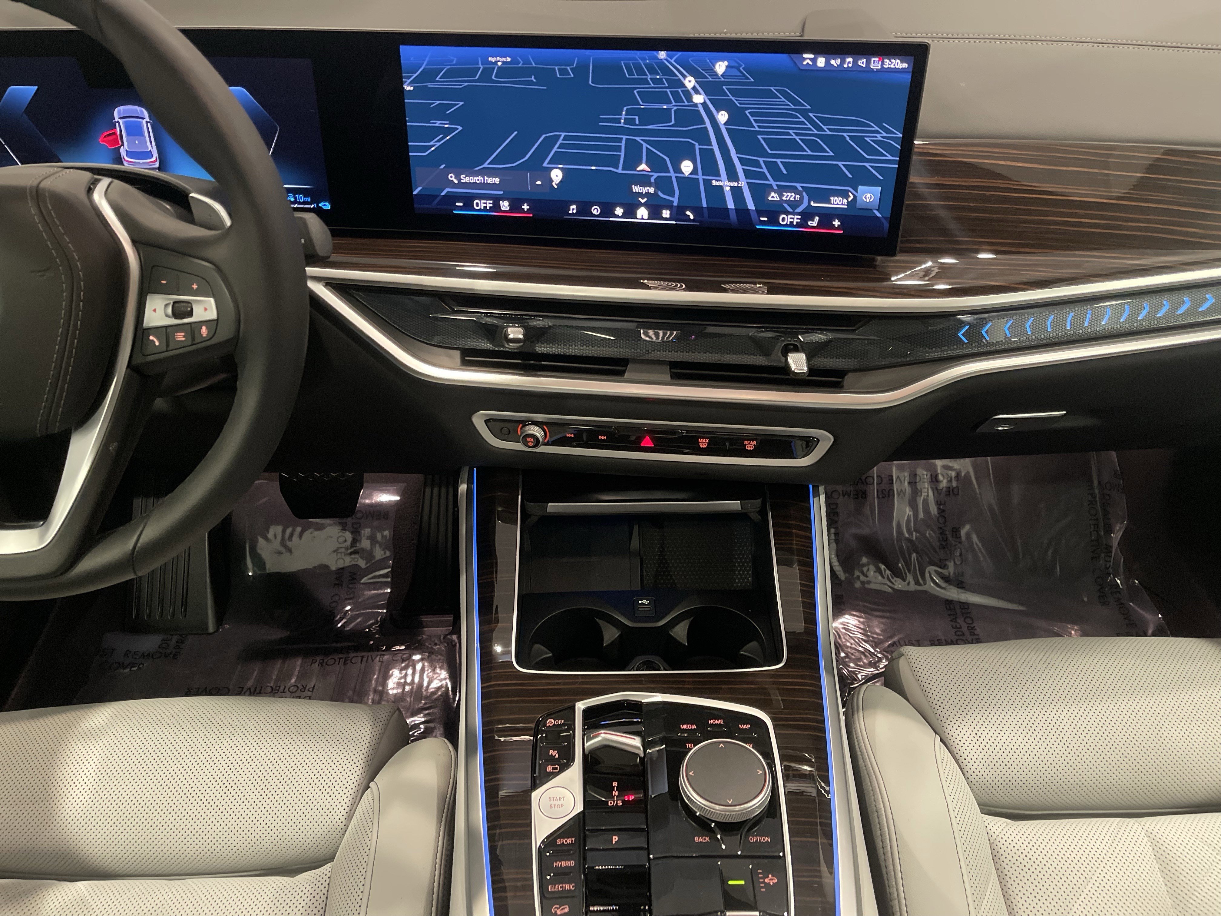 Used 2025 BMW X5 xDrive50e w/ Premium Package image 17