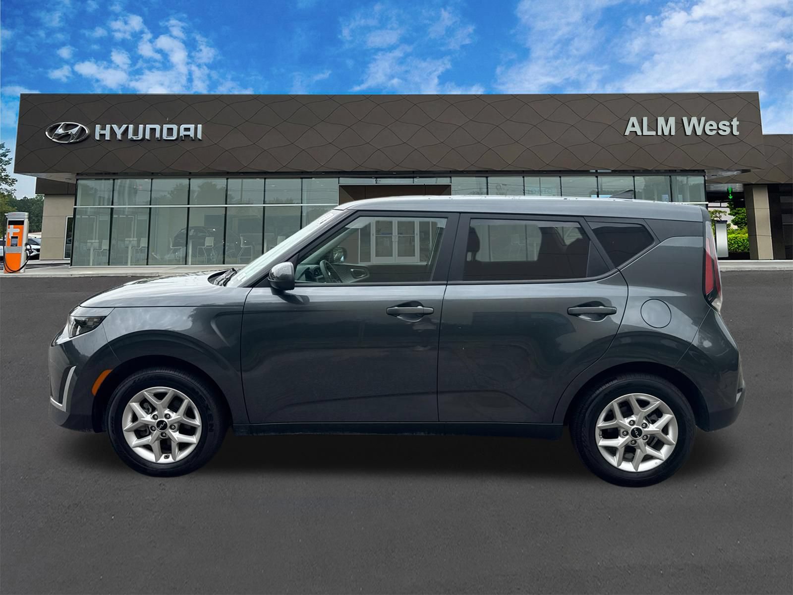 Used 2025 Kia Soul LX w/ LX Technology Package FWD image 8