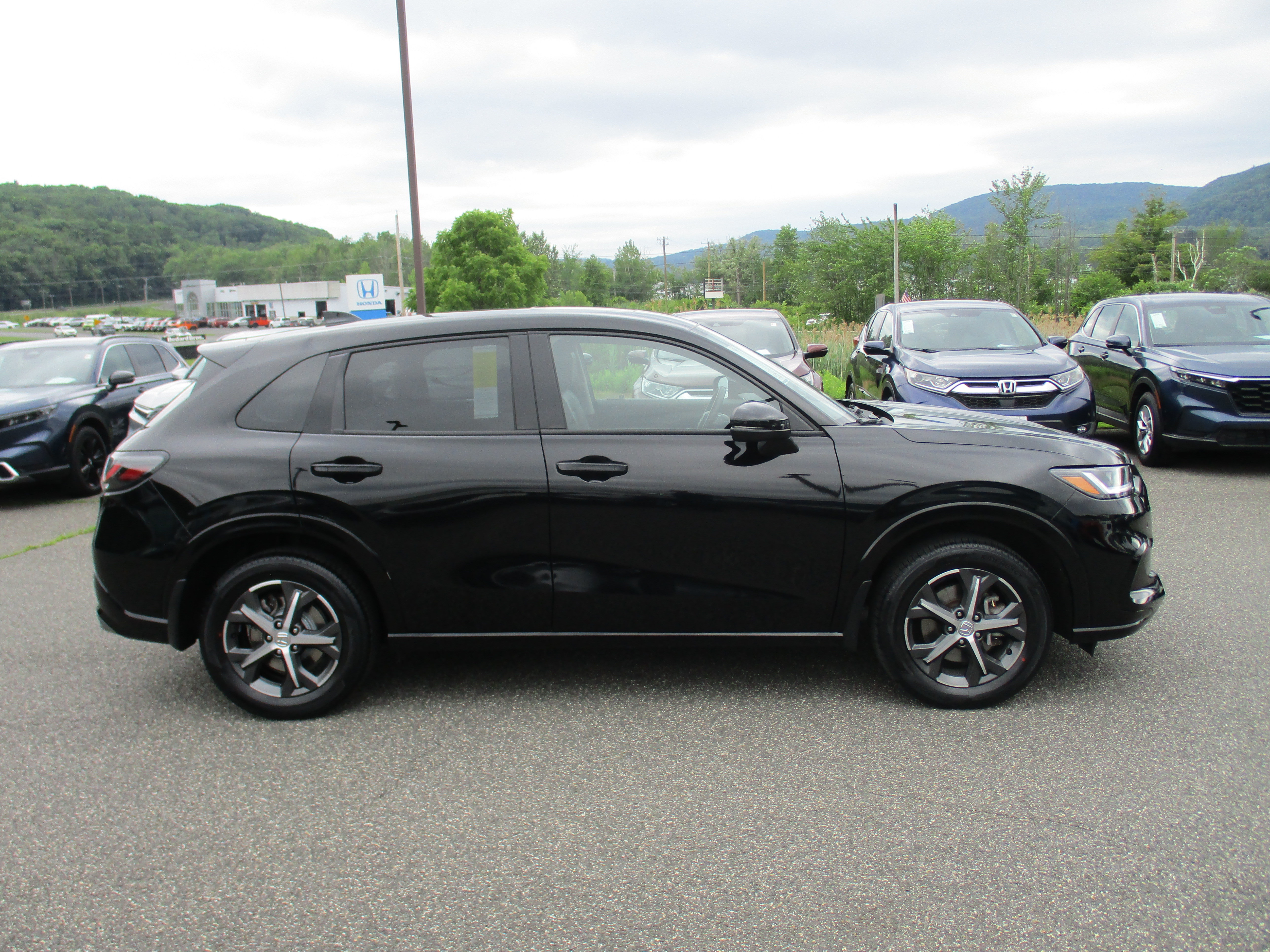 Certified 2024 Honda HR-V EX-L image 4