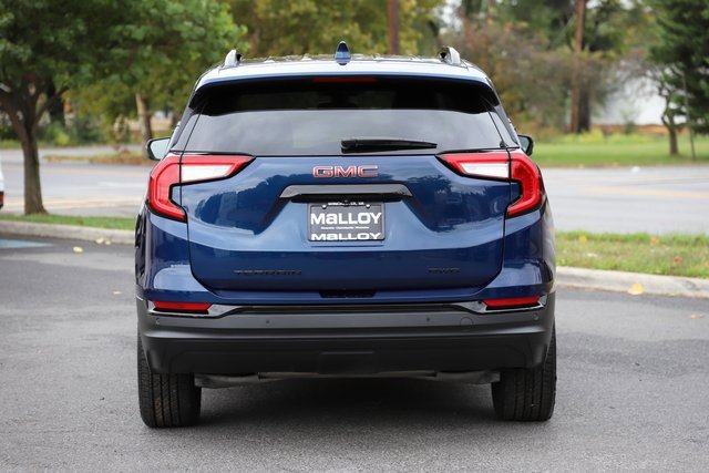 Used 2023 GMC Terrain SLE w/ Driver Convenience Package image 3