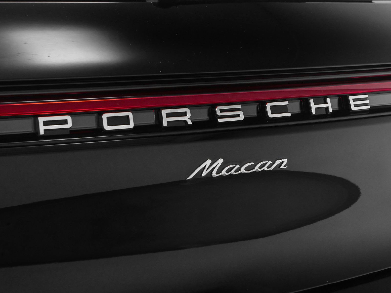 Certified 2025 Porsche Macan image 8